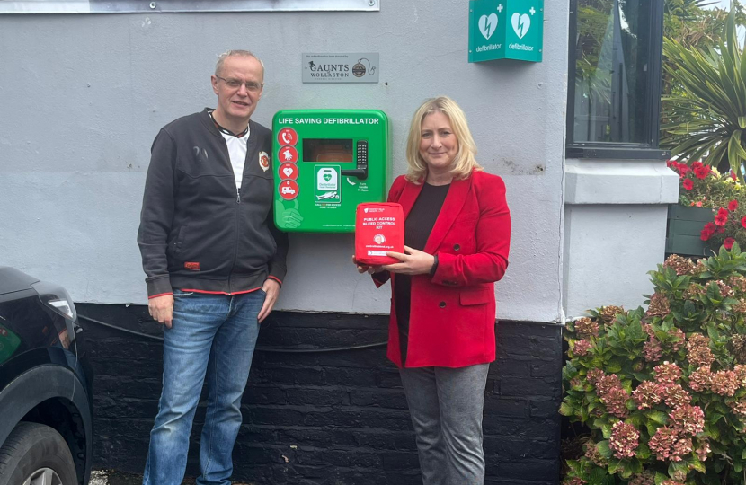 Suzanne Webb MP with the Manager of Britannia Sports Bar, Wayne Etheridge