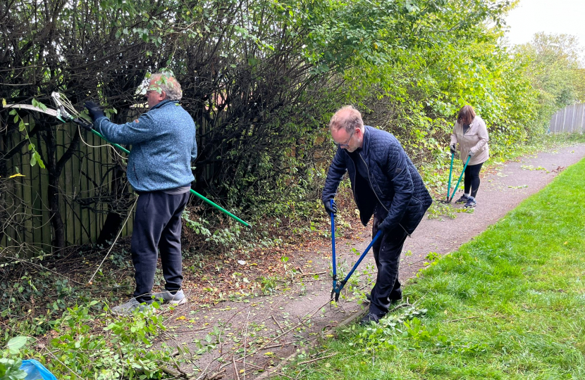 Amblecote Councillor Pete Lee and volunteers