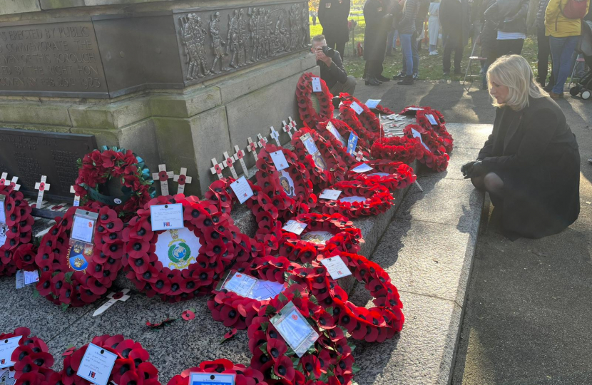 Suzanne Webb MP laying a wreath