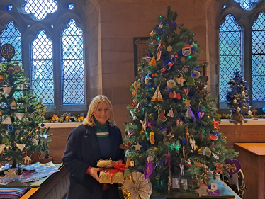 Suzanne Webb MP with the winning tree