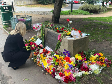 Suzanne Webb MP pays tribute to Her Majesty Queen Elizabeth II in Mary Stevens Park