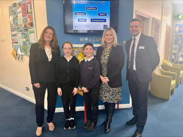 Suzanne with Gillian Keegan, Simon Duncan and pupils