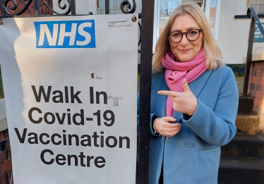 Suzanne Webb MP at a vaccination centre in Stourbridge